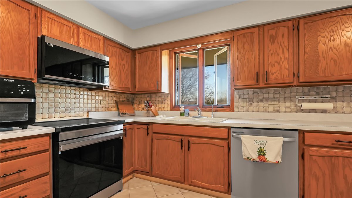 10985 S 84th Avenue #3B, Palos Hills, IL 60465