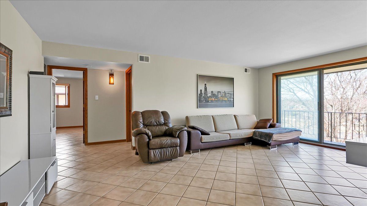 10985 S 84th Avenue #3B, Palos Hills, IL 60465