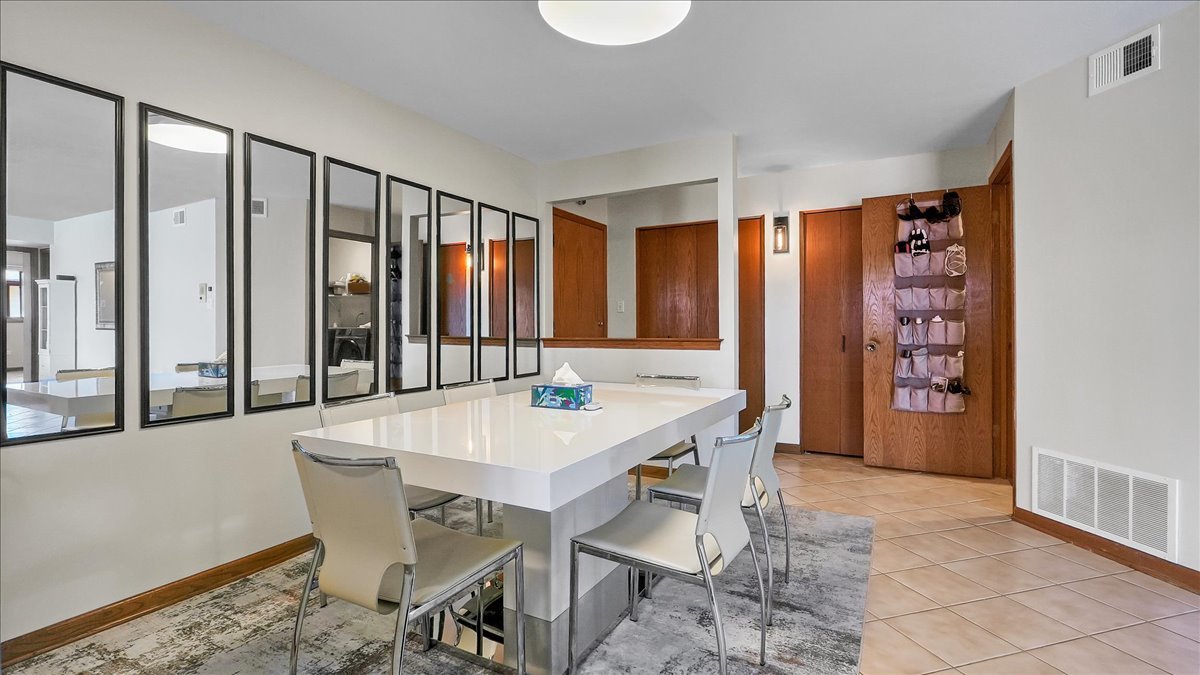 10985 S 84th Avenue #3B, Palos Hills, IL 60465