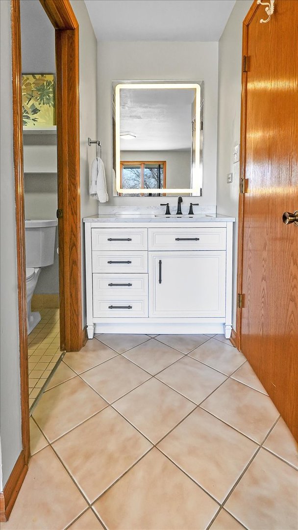 10985 S 84th Avenue #3B, Palos Hills, IL 60465