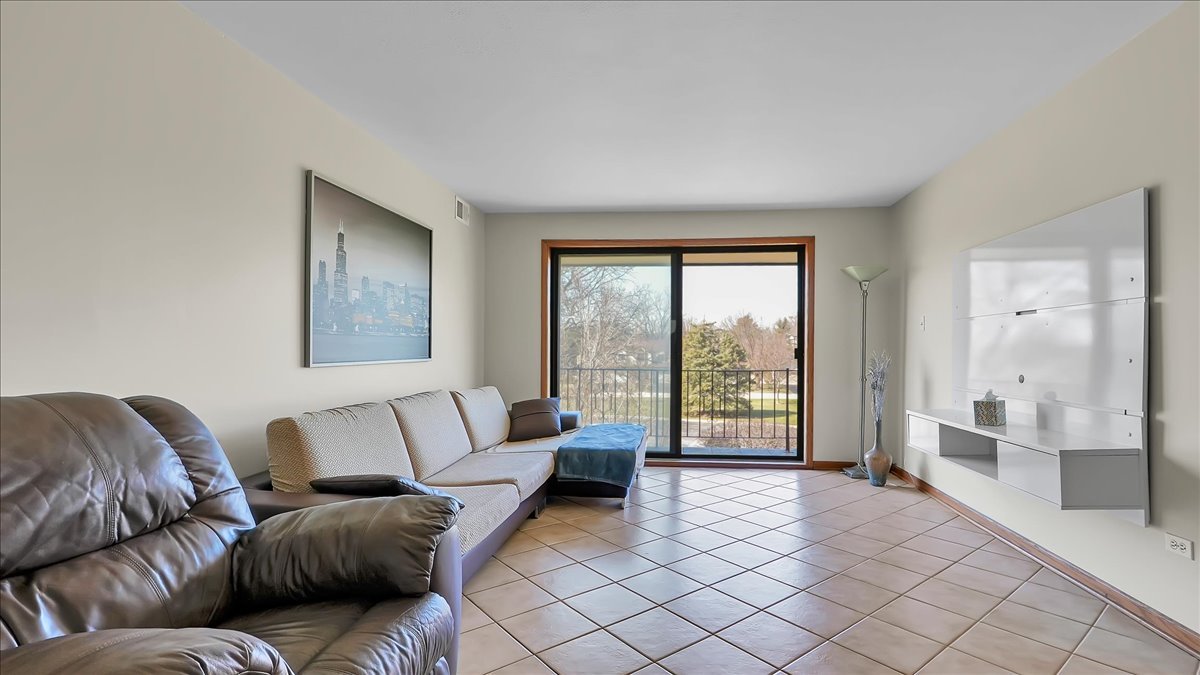 10985 S 84th Avenue #3B, Palos Hills, IL 60465