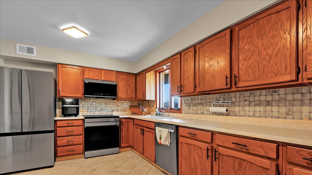 10985 S 84th Avenue #3B, Palos Hills, IL 60465