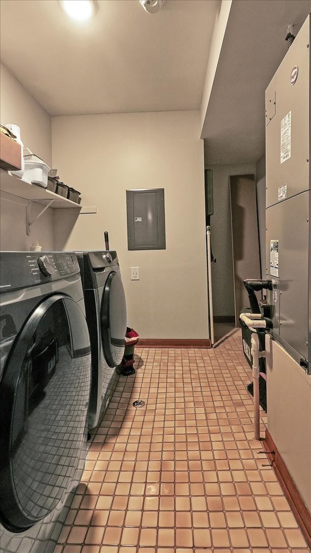 10985 S 84th Avenue #3B, Palos Hills, IL 60465