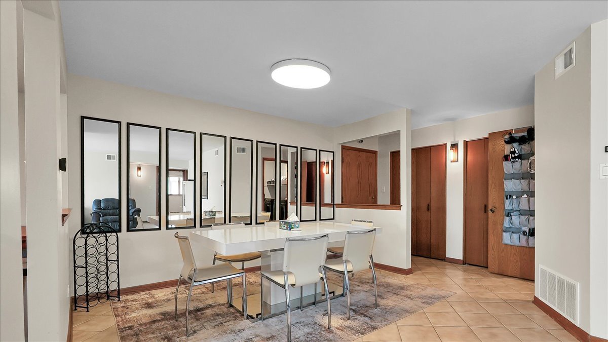 10985 S 84th Avenue #3B, Palos Hills, IL 60465