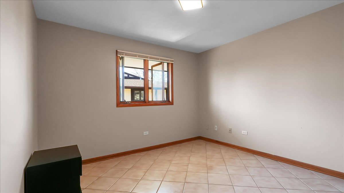 10985 S 84th Avenue #3B, Palos Hills, IL 60465