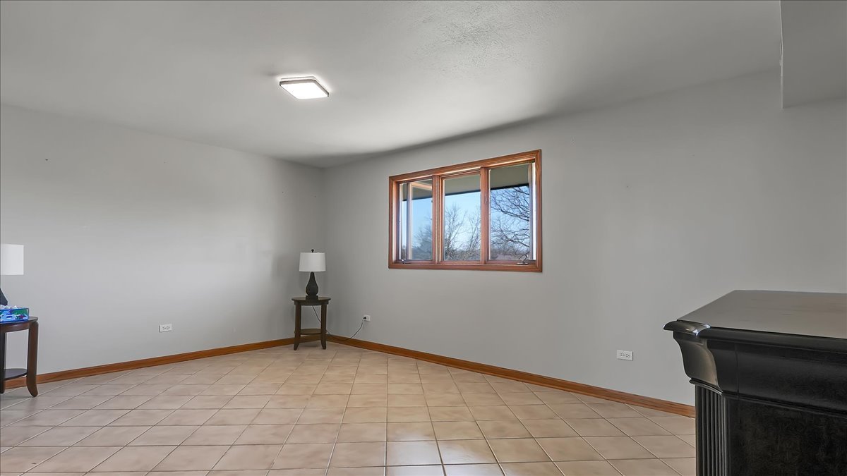 10985 S 84th Avenue #3B, Palos Hills, IL 60465