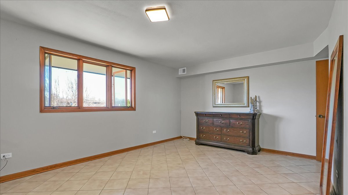 10985 S 84th Avenue #3B, Palos Hills, IL 60465