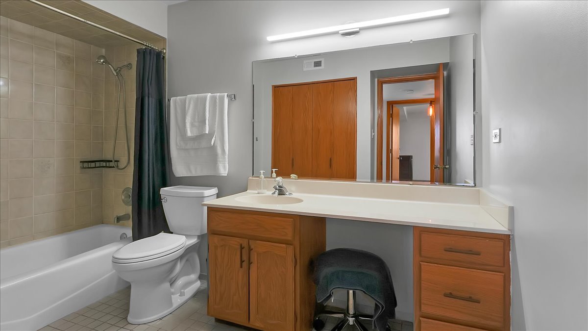 10985 S 84th Avenue #3B, Palos Hills, IL 60465