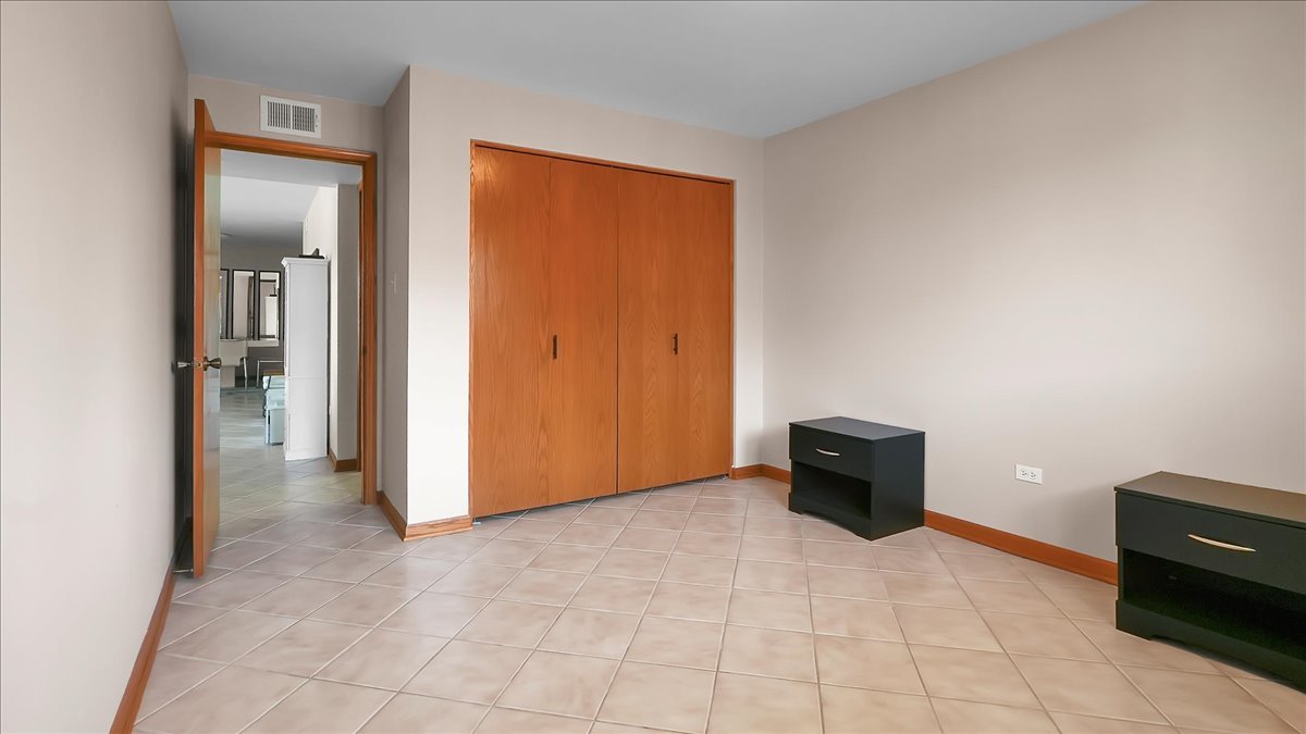 10985 S 84th Avenue #3B, Palos Hills, IL 60465