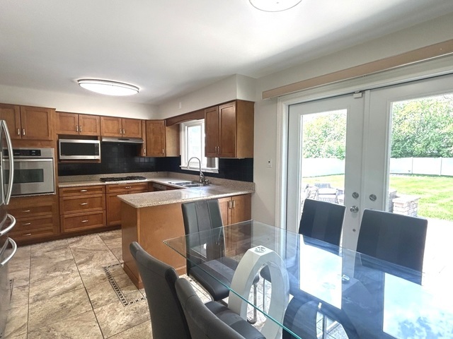 1402 Berry Lane, Flossmoor, IL 60422