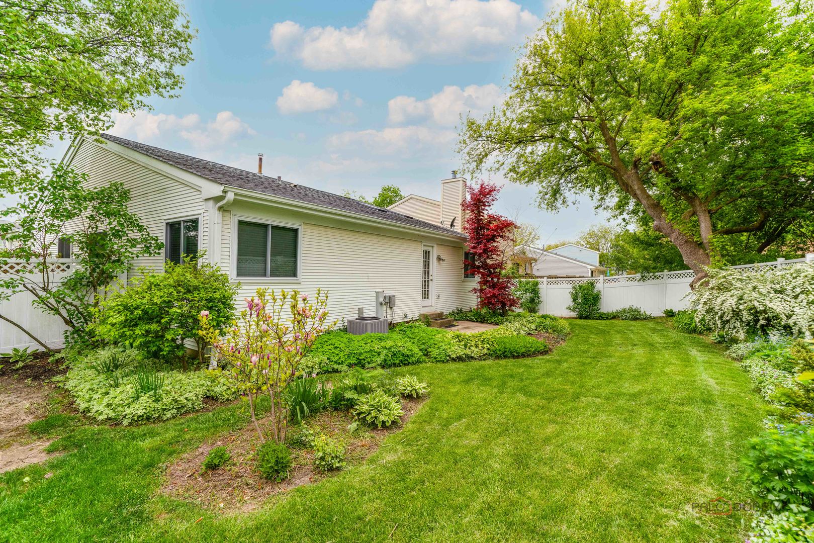 864 Fox Chase Drive, Round Lake Beach, IL 60073