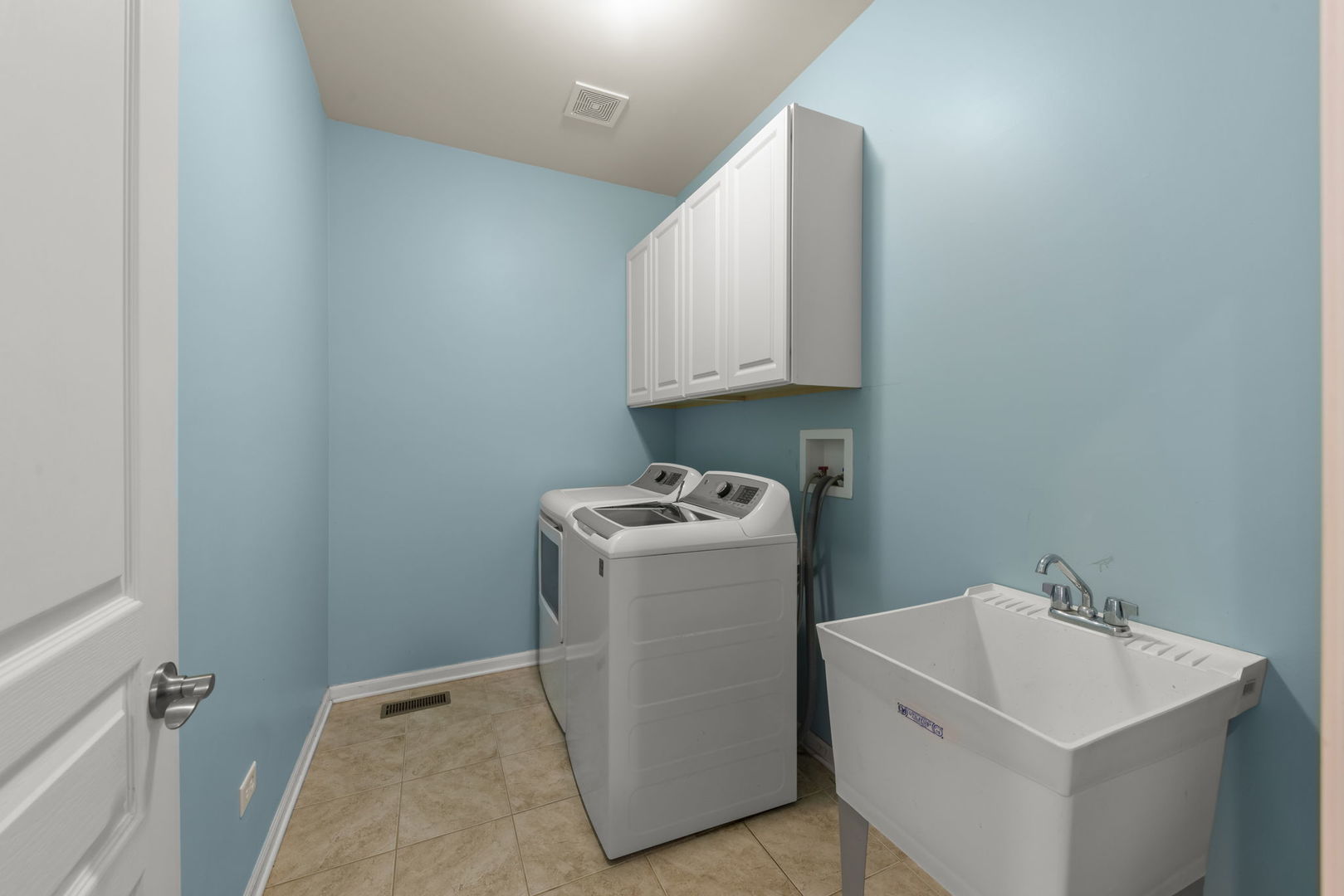 2233 Olive Lane, Yorkville, IL 60560