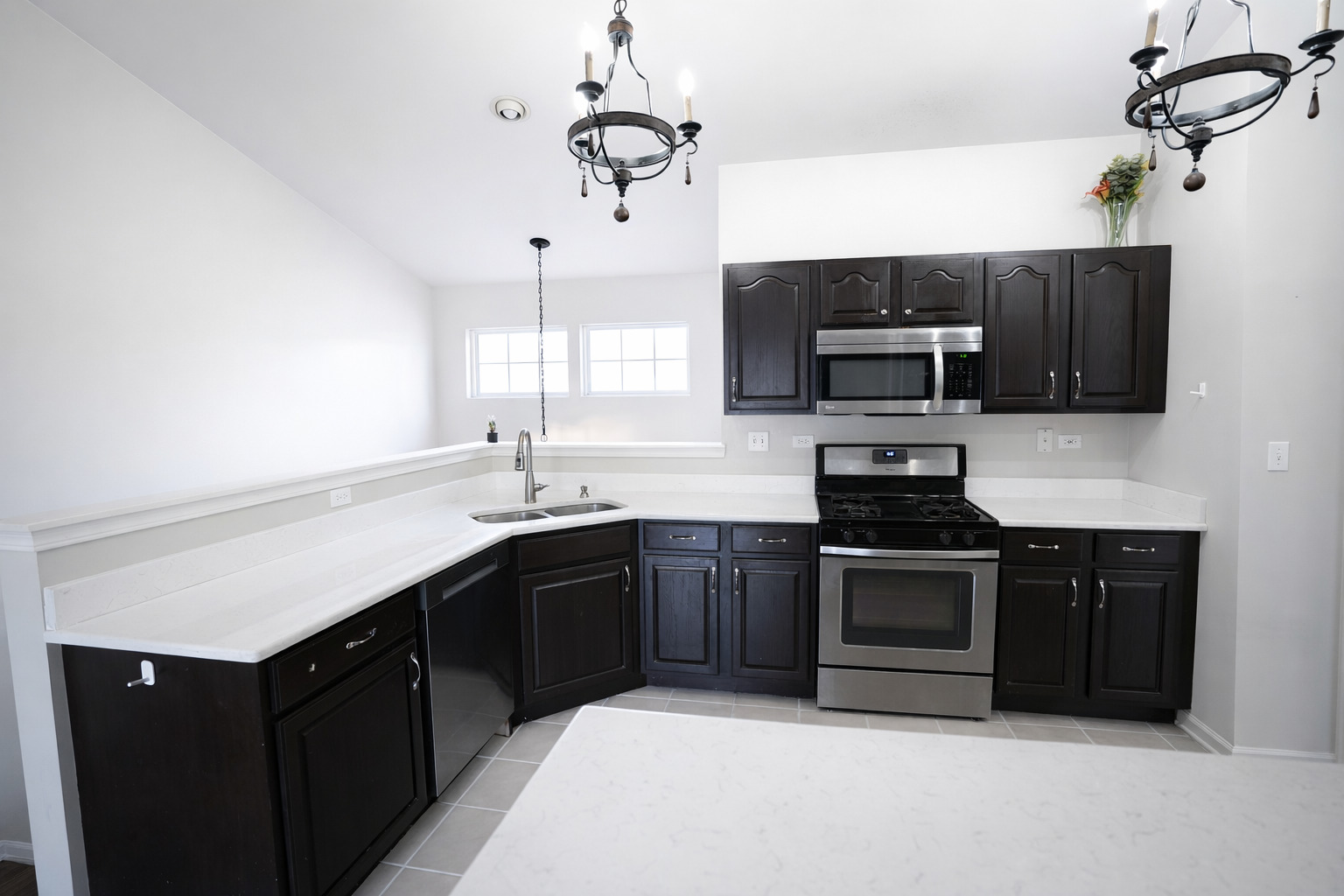 1084 Parkhill Circle #1084, Aurora, IL 60502