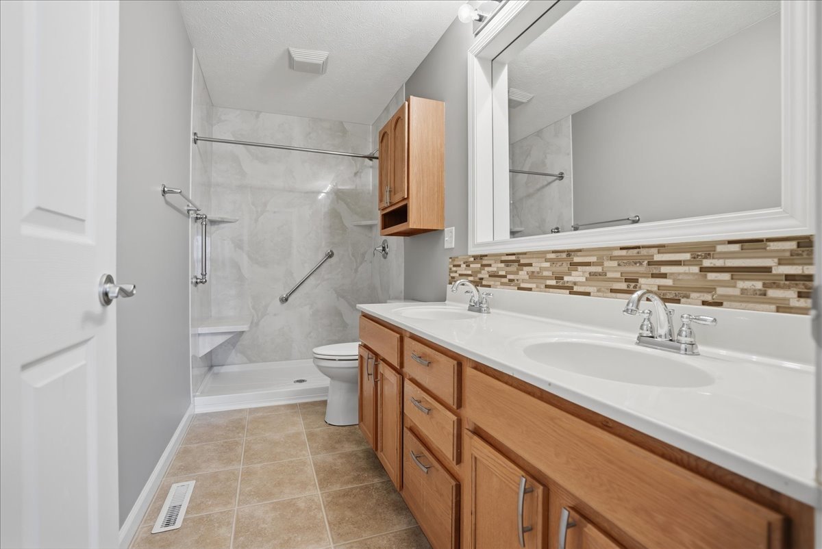 910 Gerike Way, Bloomington, IL 61704