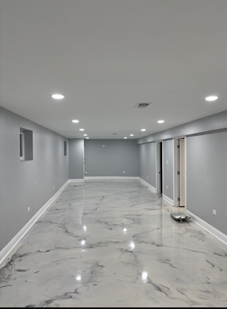 8616 S INDIANA Avenue, Chicago, IL 60619