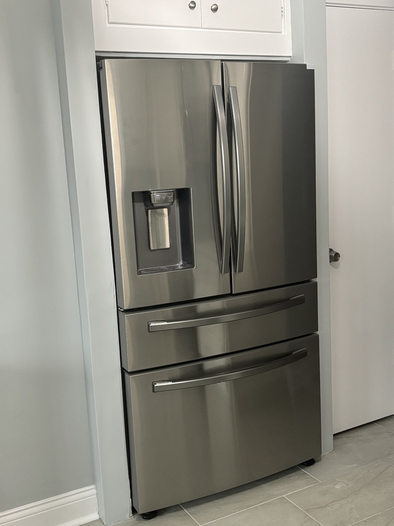 8616 S INDIANA Avenue, Chicago, IL 60619