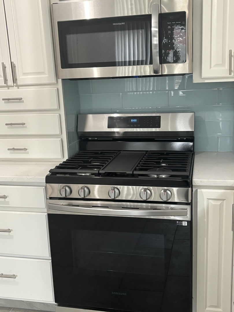 8616 S INDIANA Avenue, Chicago, IL 60619