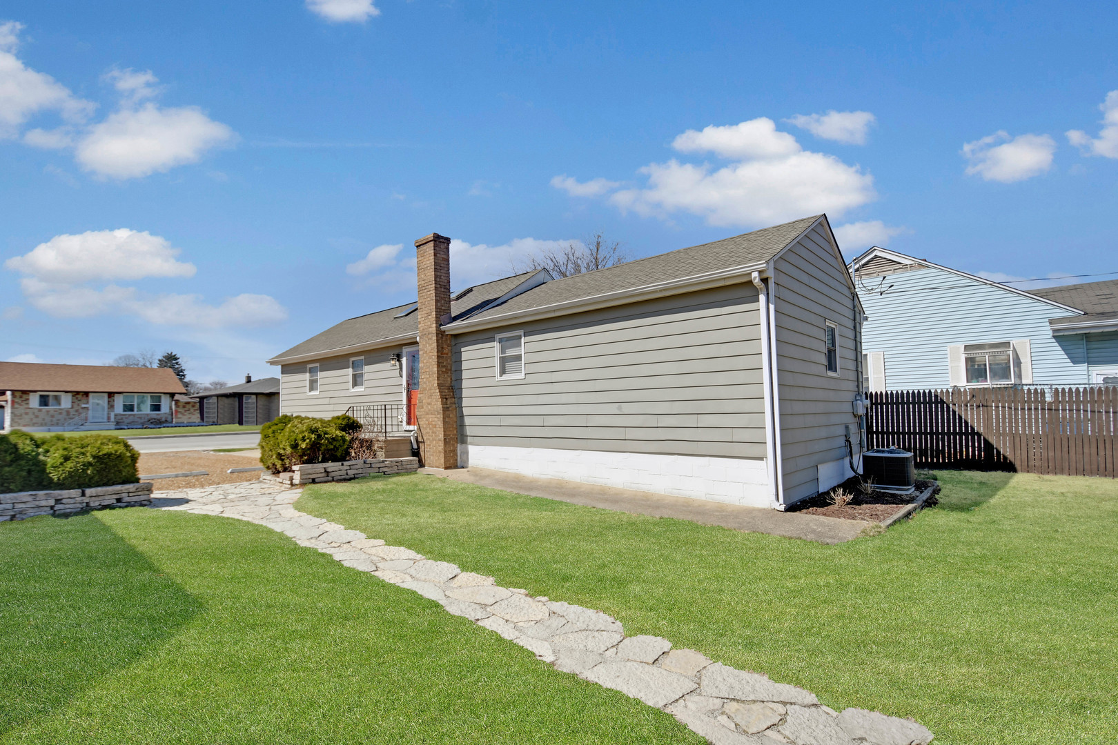 1708 N Center Street, Crest Hill, IL 60403