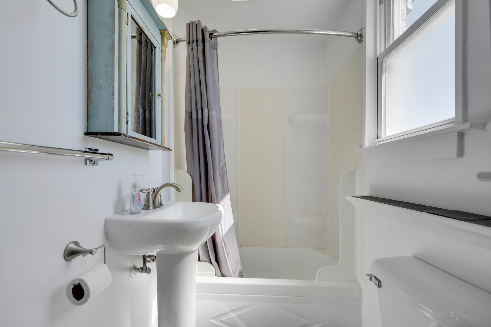 1708 N Center Street, Crest Hill, IL 60403