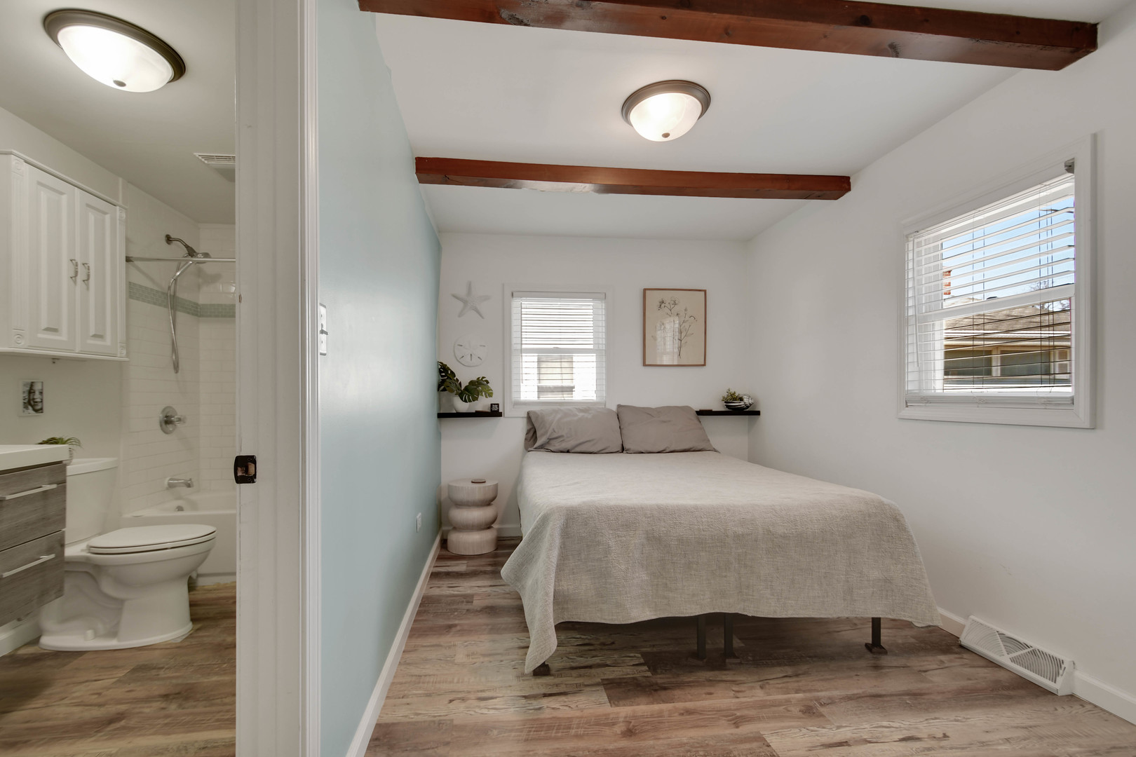 1708 N Center Street, Crest Hill, IL 60403