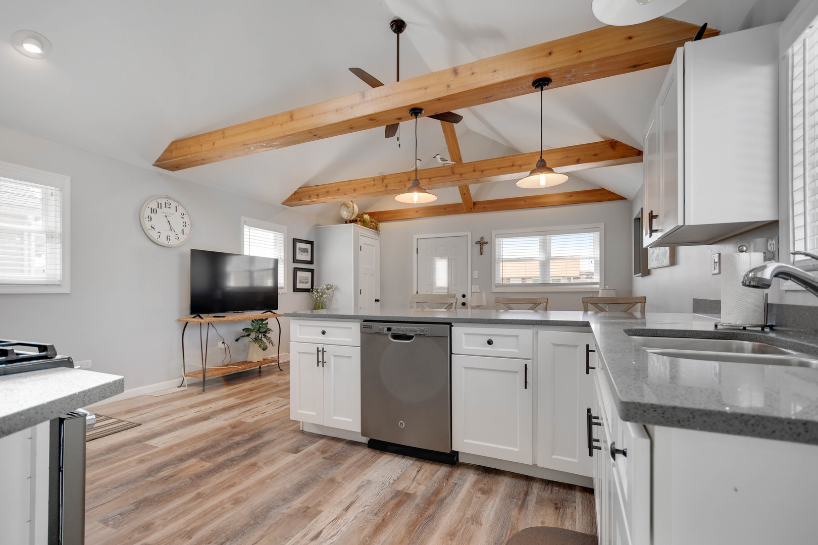 1708 N Center Street, Crest Hill, IL 60403