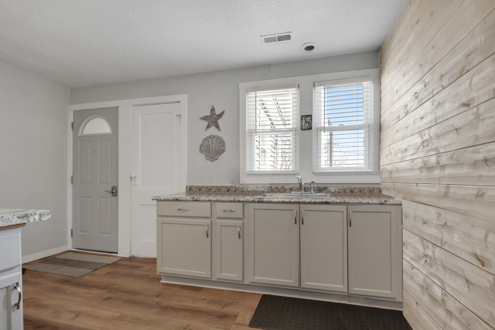 1708 N Center Street, Crest Hill, IL 60403