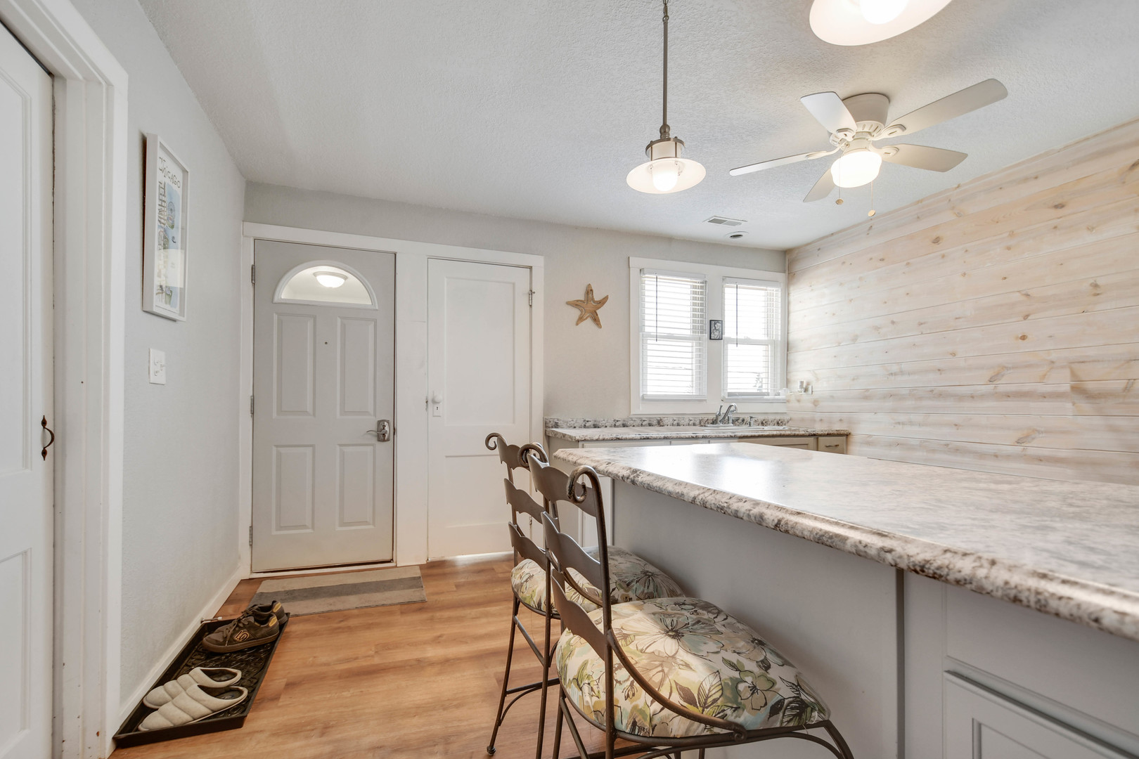 1708 N Center Street, Crest Hill, IL 60403