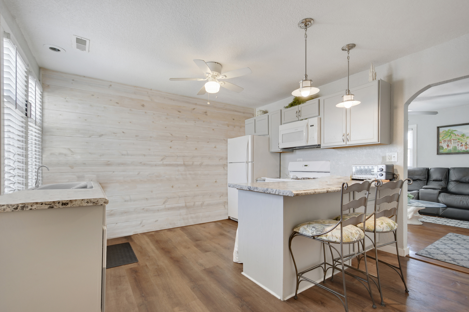 1708 N Center Street, Crest Hill, IL 60403