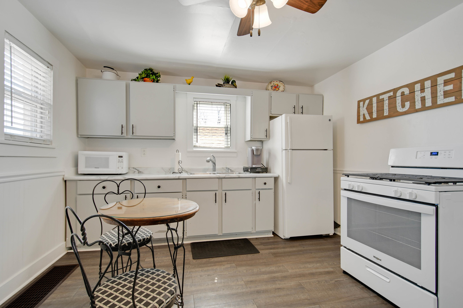 1708 N Center Street, Crest Hill, IL 60403