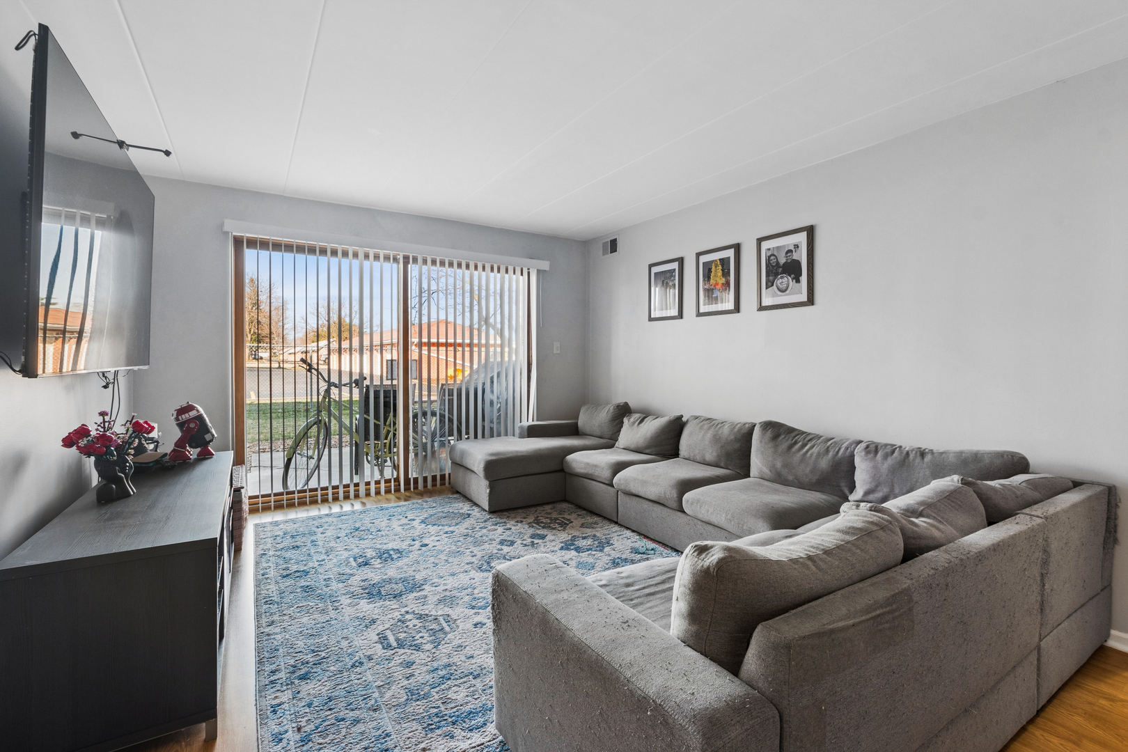 5024 Circle Court #1002, Crestwood, IL 60418