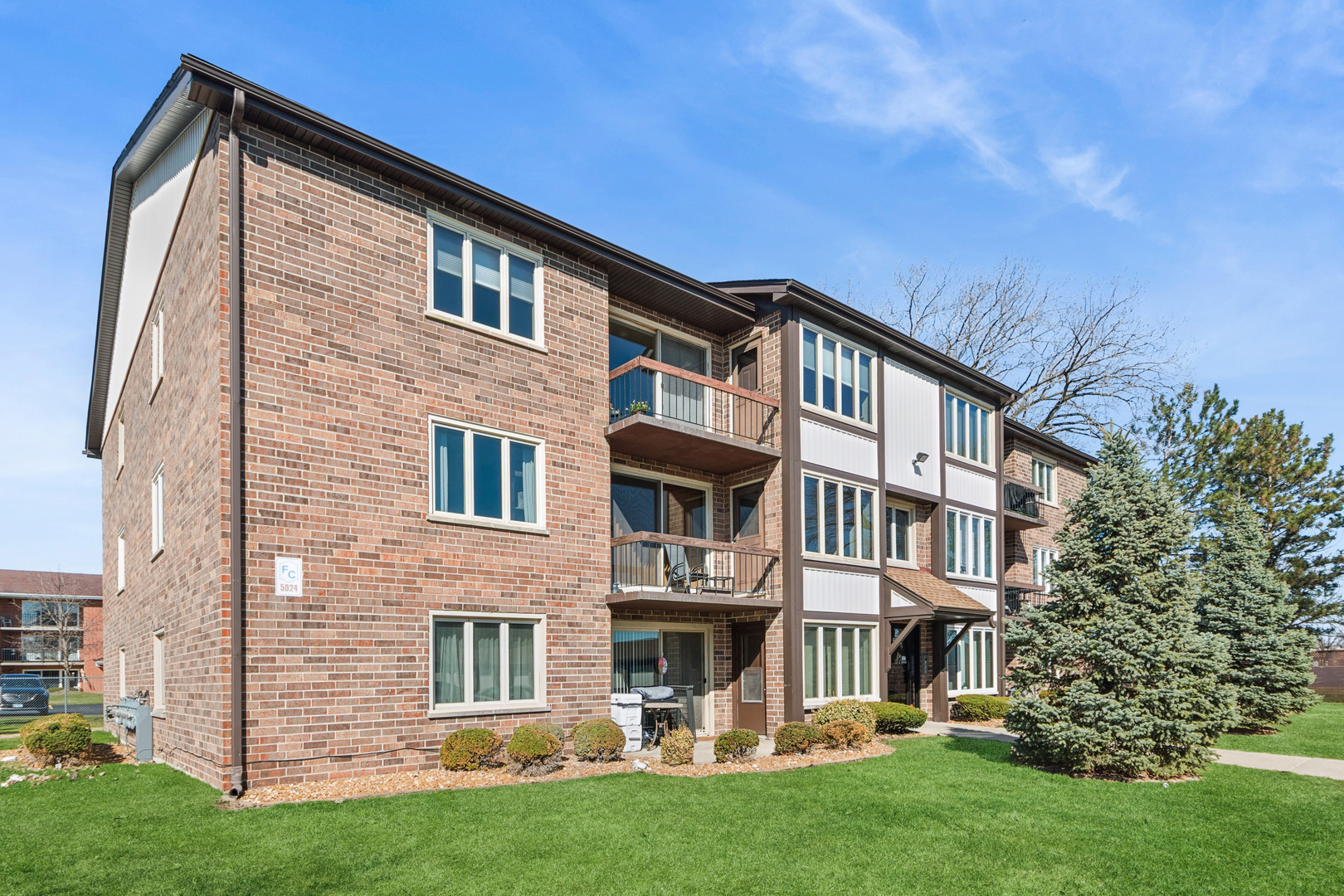 5024 Circle Court #1002, Crestwood, IL 60418