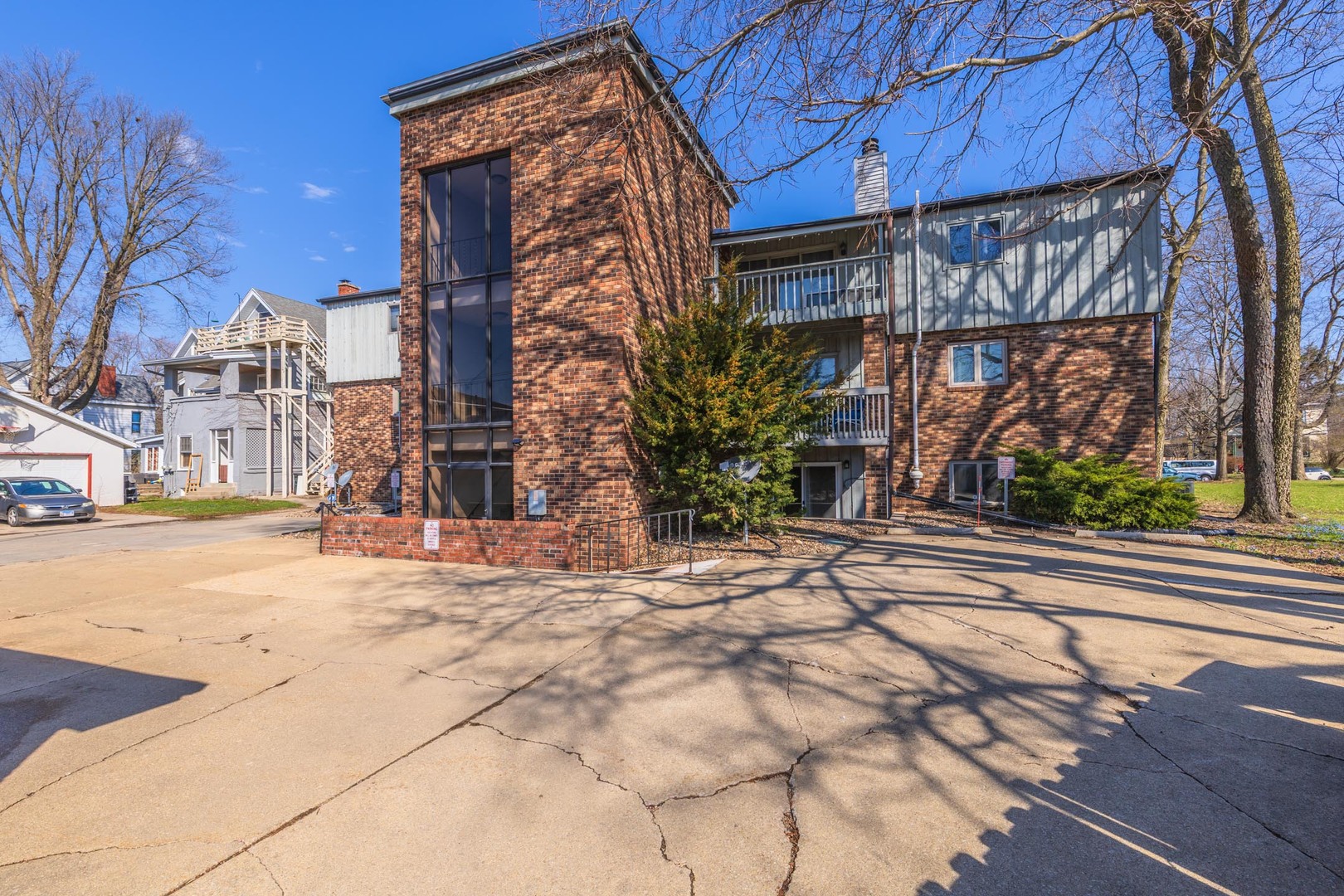 1111 E Jefferson Street #1, Bloomington, IL 61701