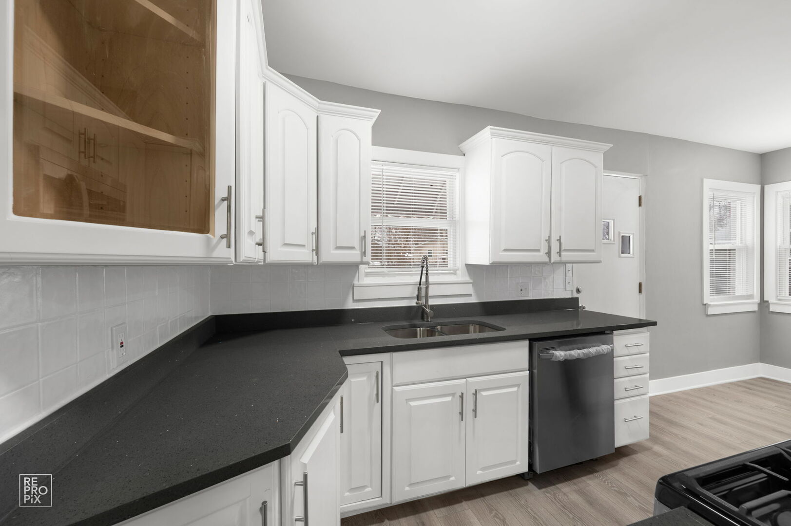 7732 S Paxton Avenue, Chicago, IL 60649