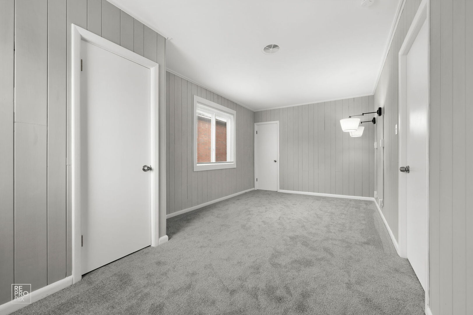 7732 S Paxton Avenue, Chicago, IL 60649