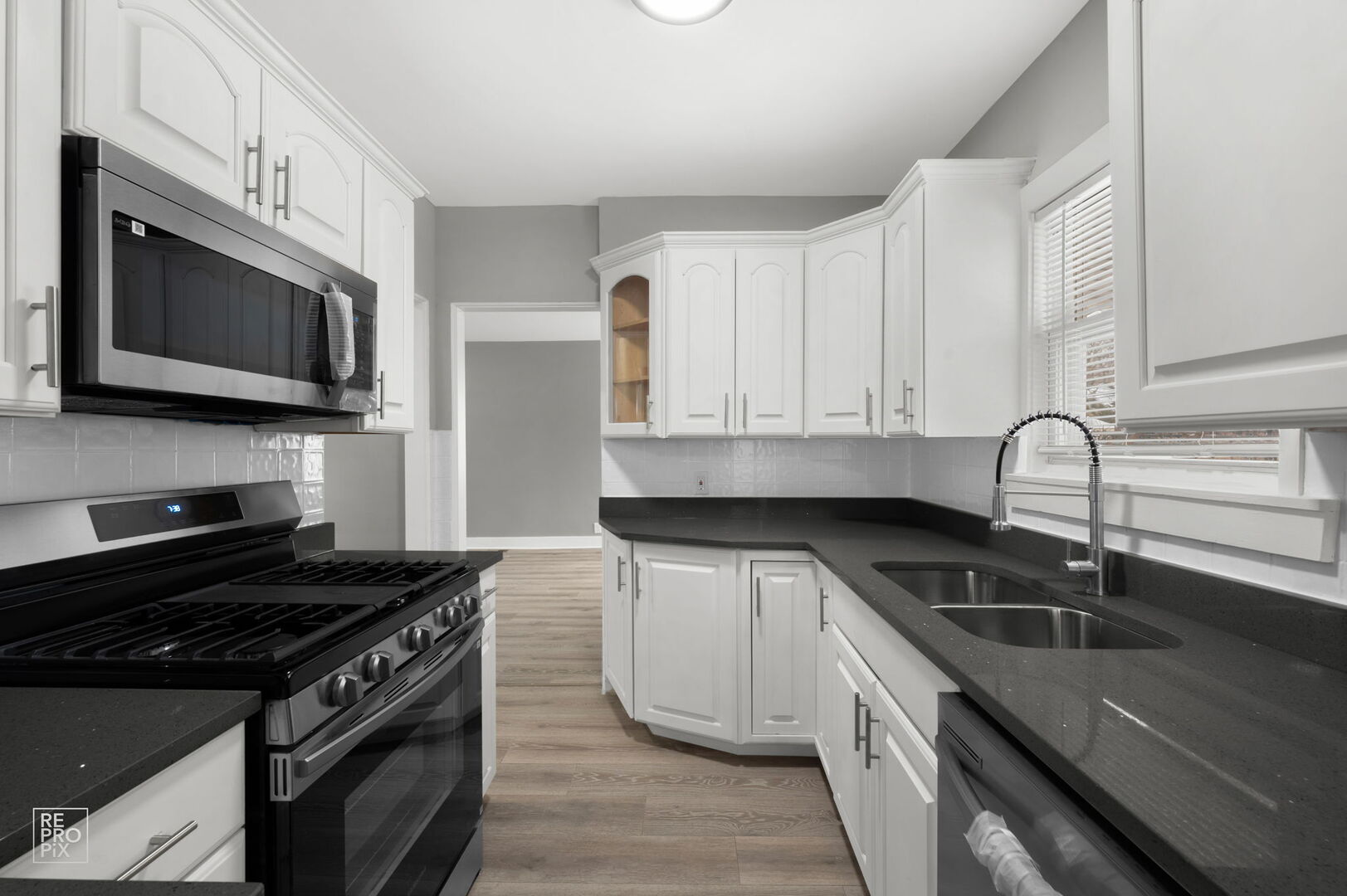 7732 S Paxton Avenue, Chicago, IL 60649