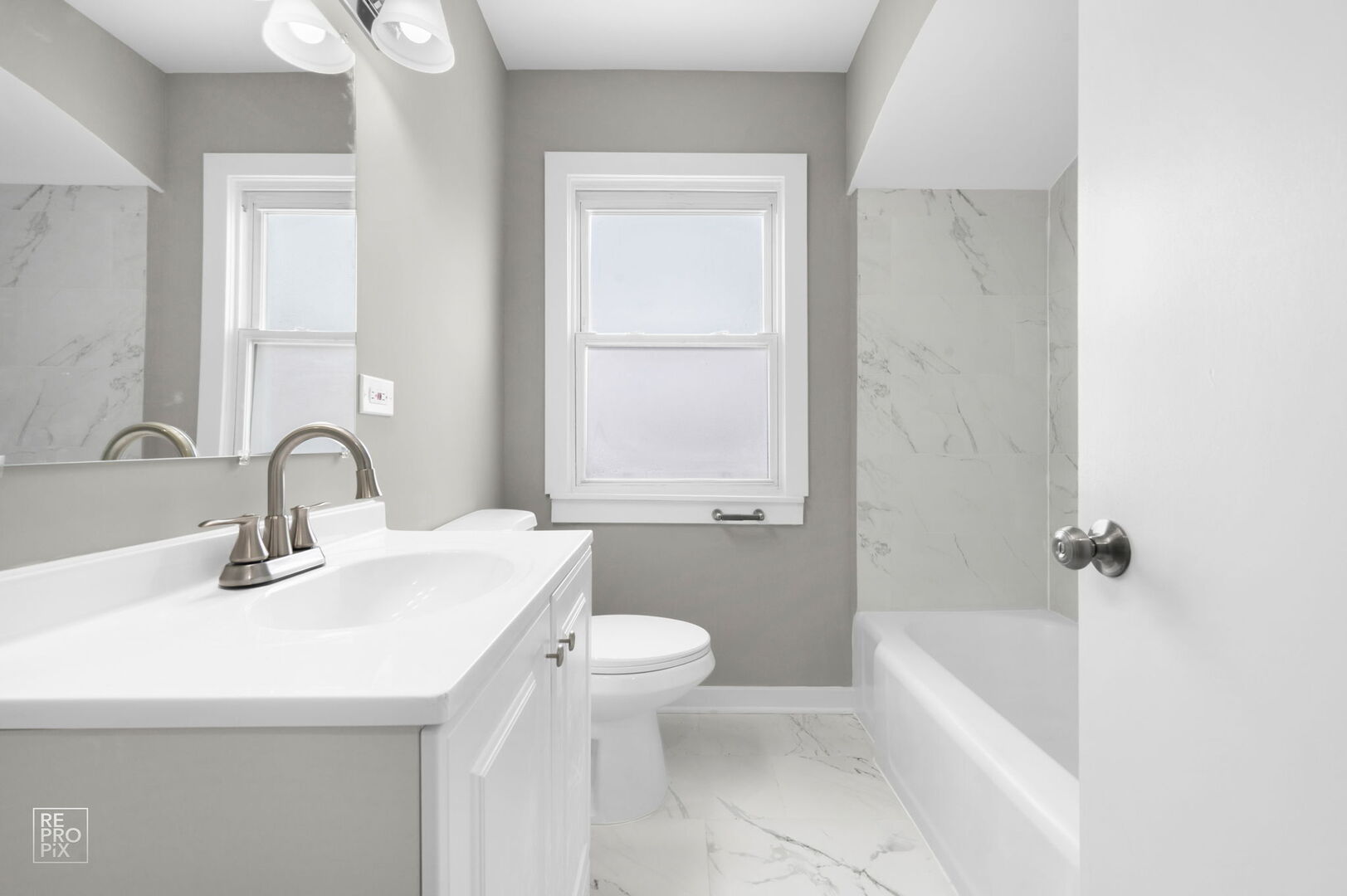 7732 S Paxton Avenue, Chicago, IL 60649