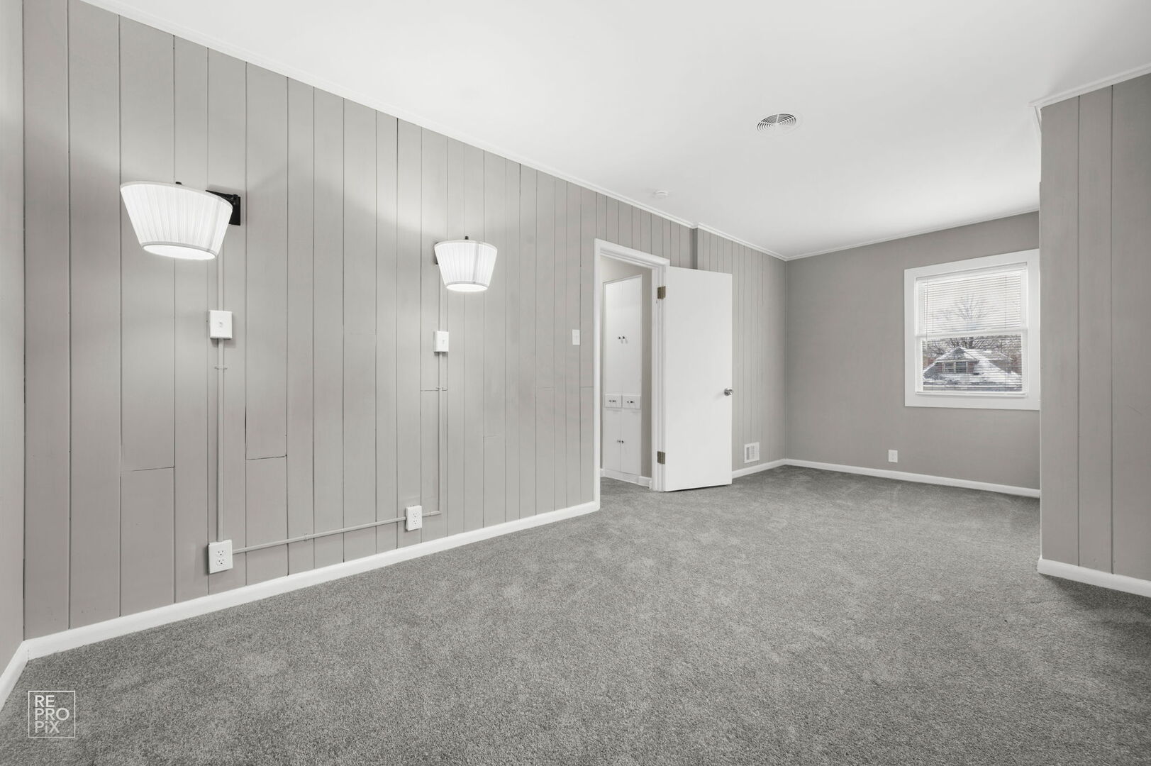 7732 S Paxton Avenue, Chicago, IL 60649