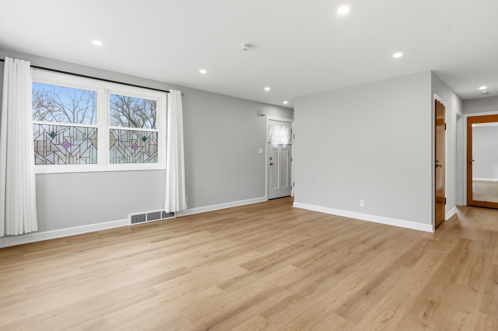 22 S Westlawn Avenue, Aurora, IL 60506