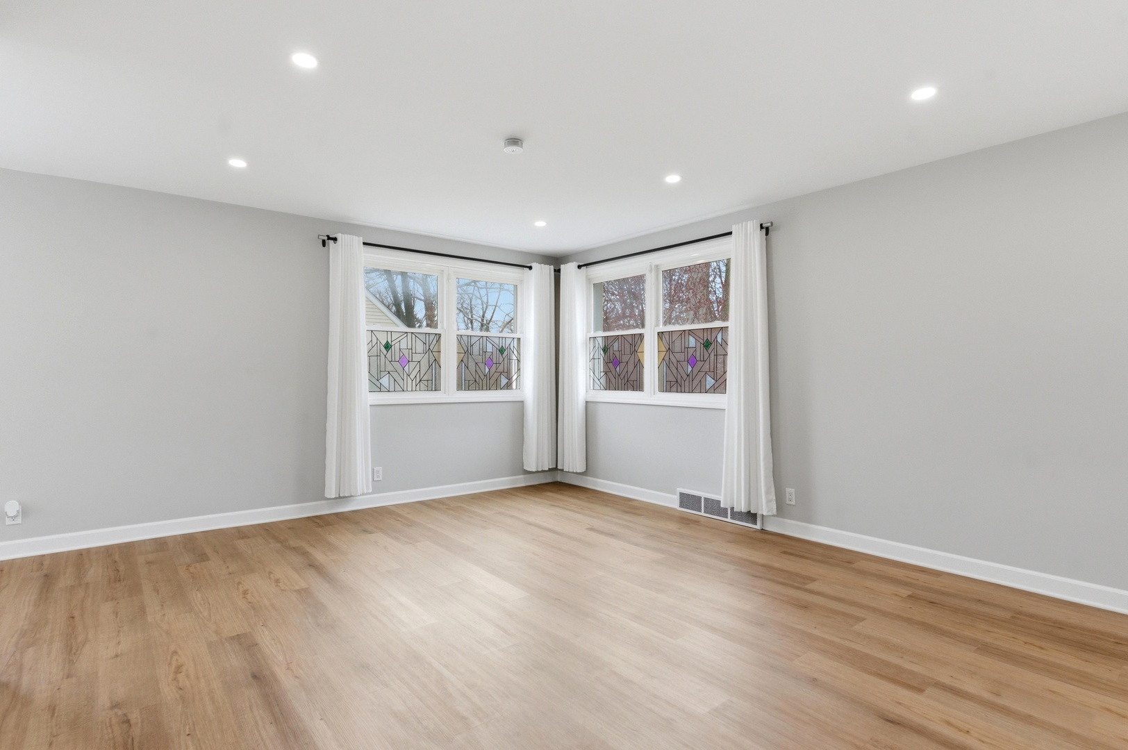 22 S Westlawn Avenue, Aurora, IL 60506