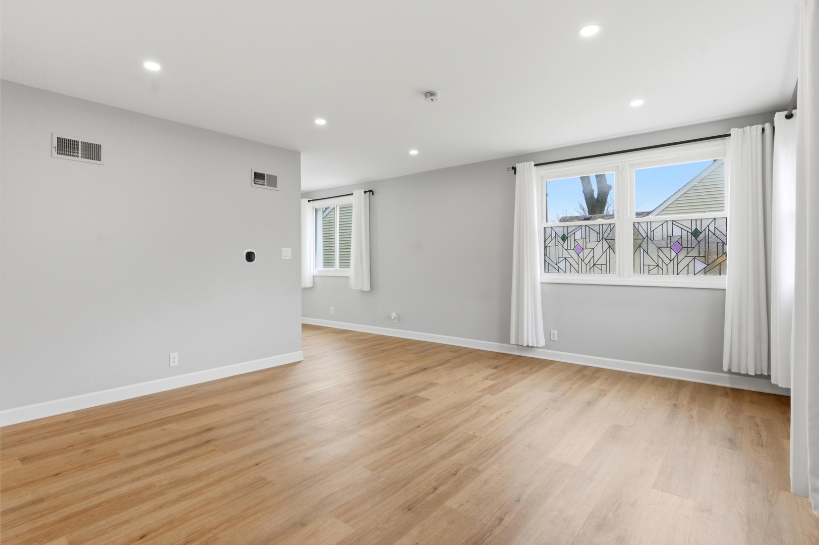 22 S Westlawn Avenue, Aurora, IL 60506