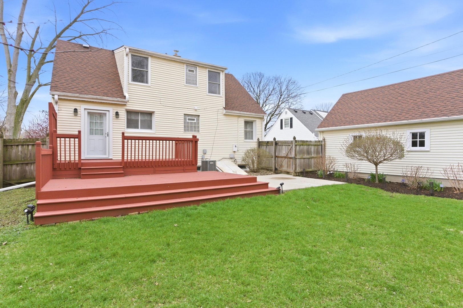 22 S Westlawn Avenue, Aurora, IL 60506