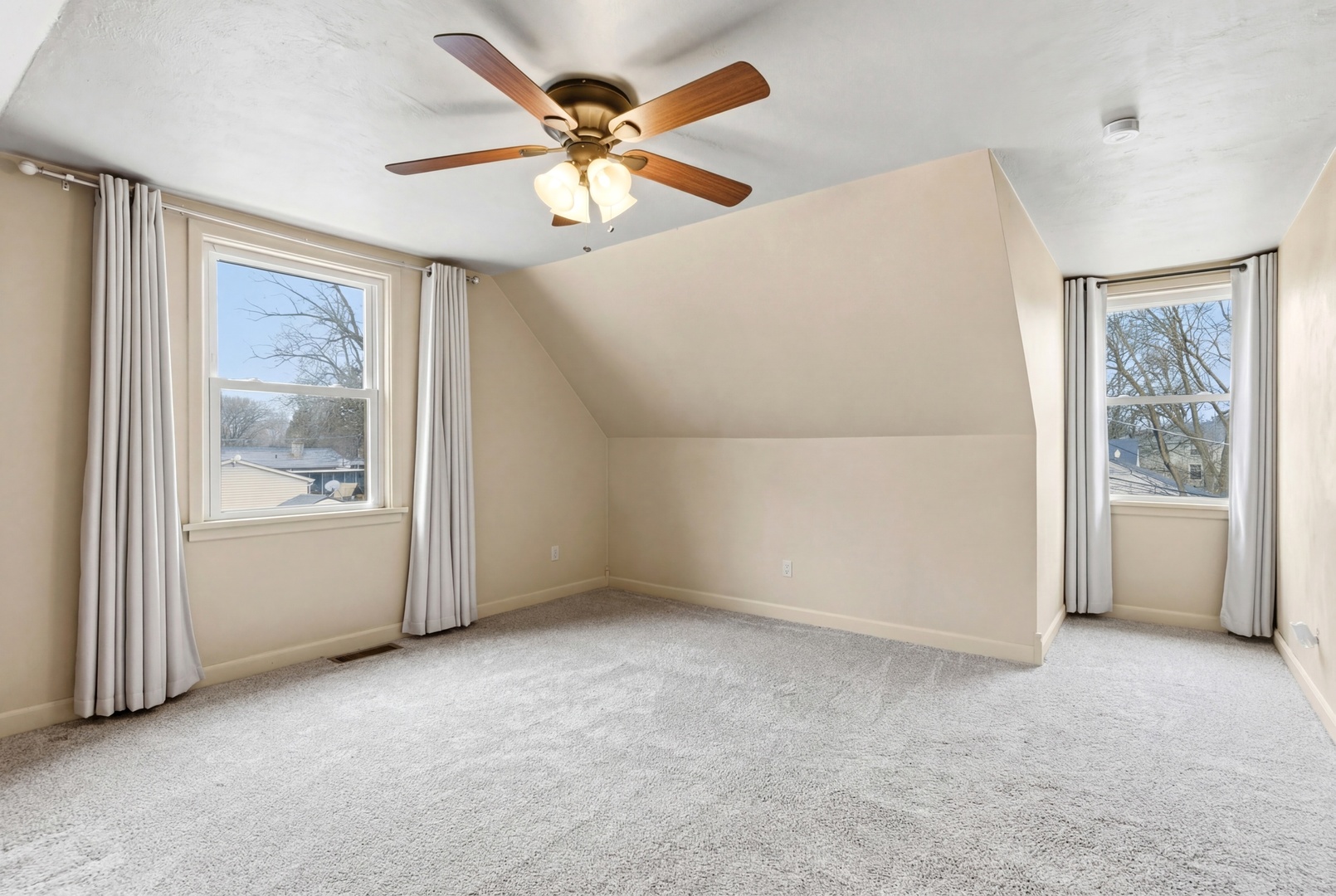 22 S Westlawn Avenue, Aurora, IL 60506