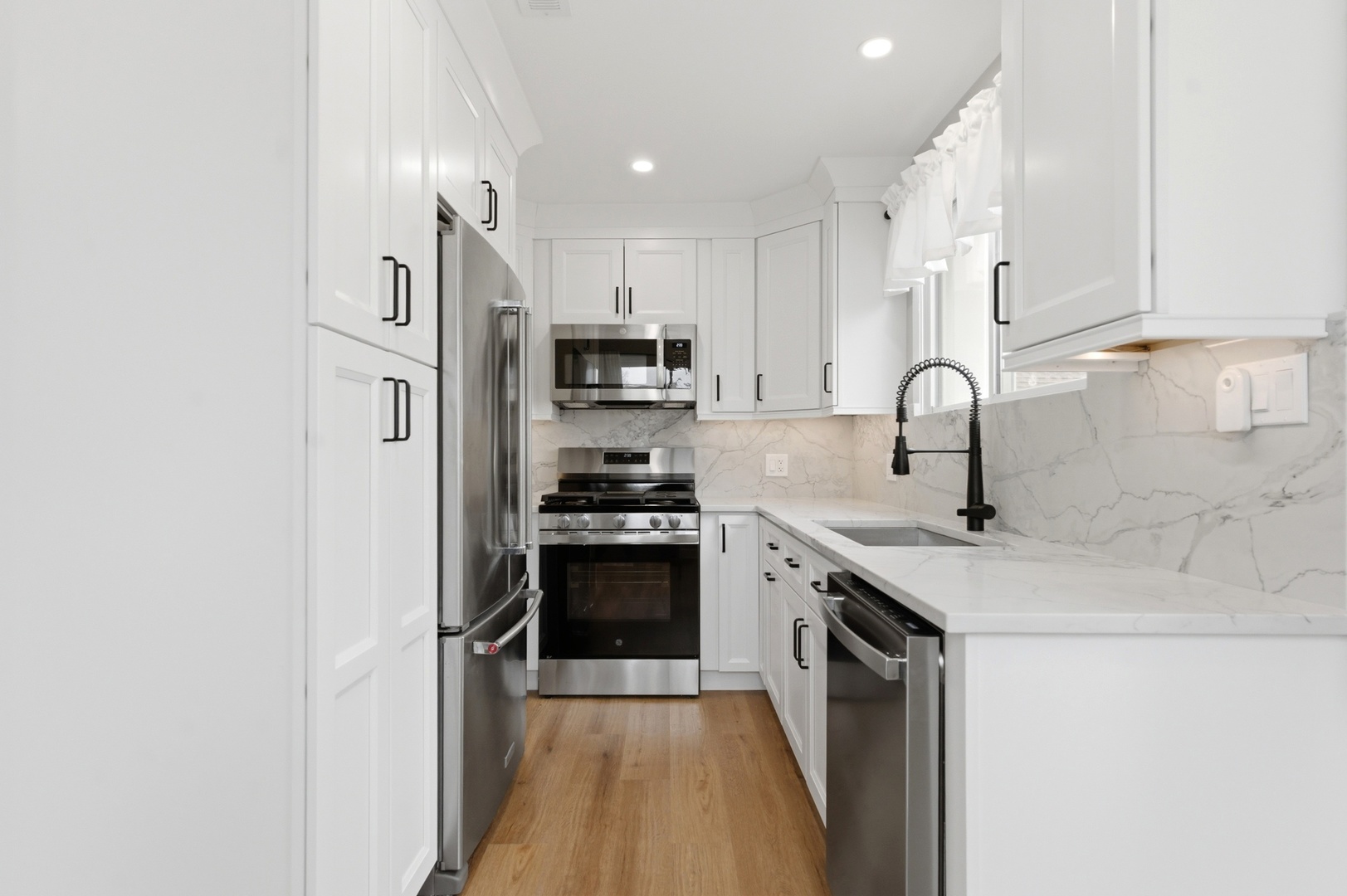 22 S Westlawn Avenue, Aurora, IL 60506