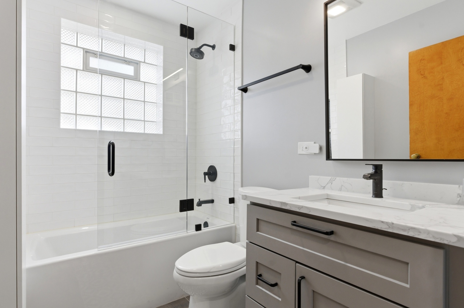 22 S Westlawn Avenue, Aurora, IL 60506