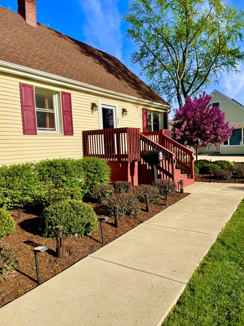 22 S Westlawn Avenue, Aurora, IL 60506