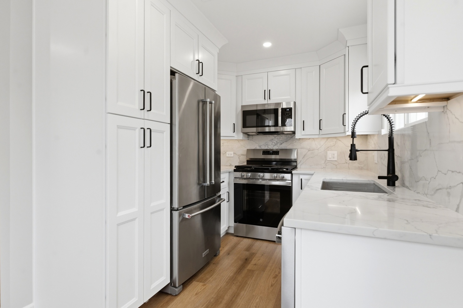 22 S Westlawn Avenue, Aurora, IL 60506