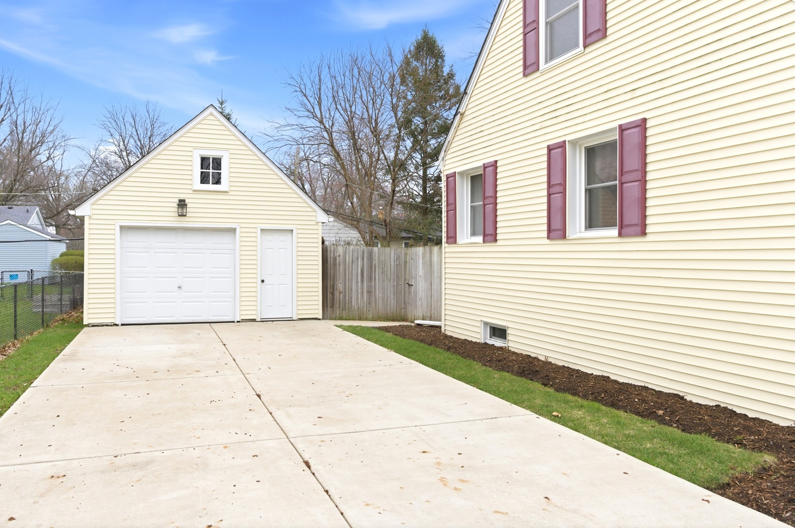 22 S Westlawn Avenue, Aurora, IL 60506