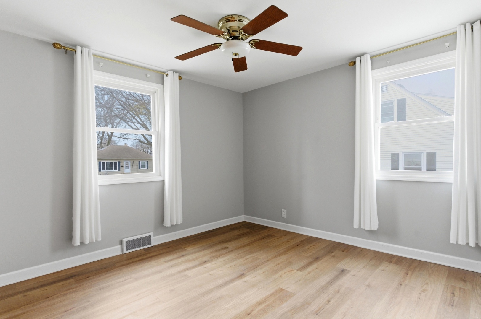 22 S Westlawn Avenue, Aurora, IL 60506