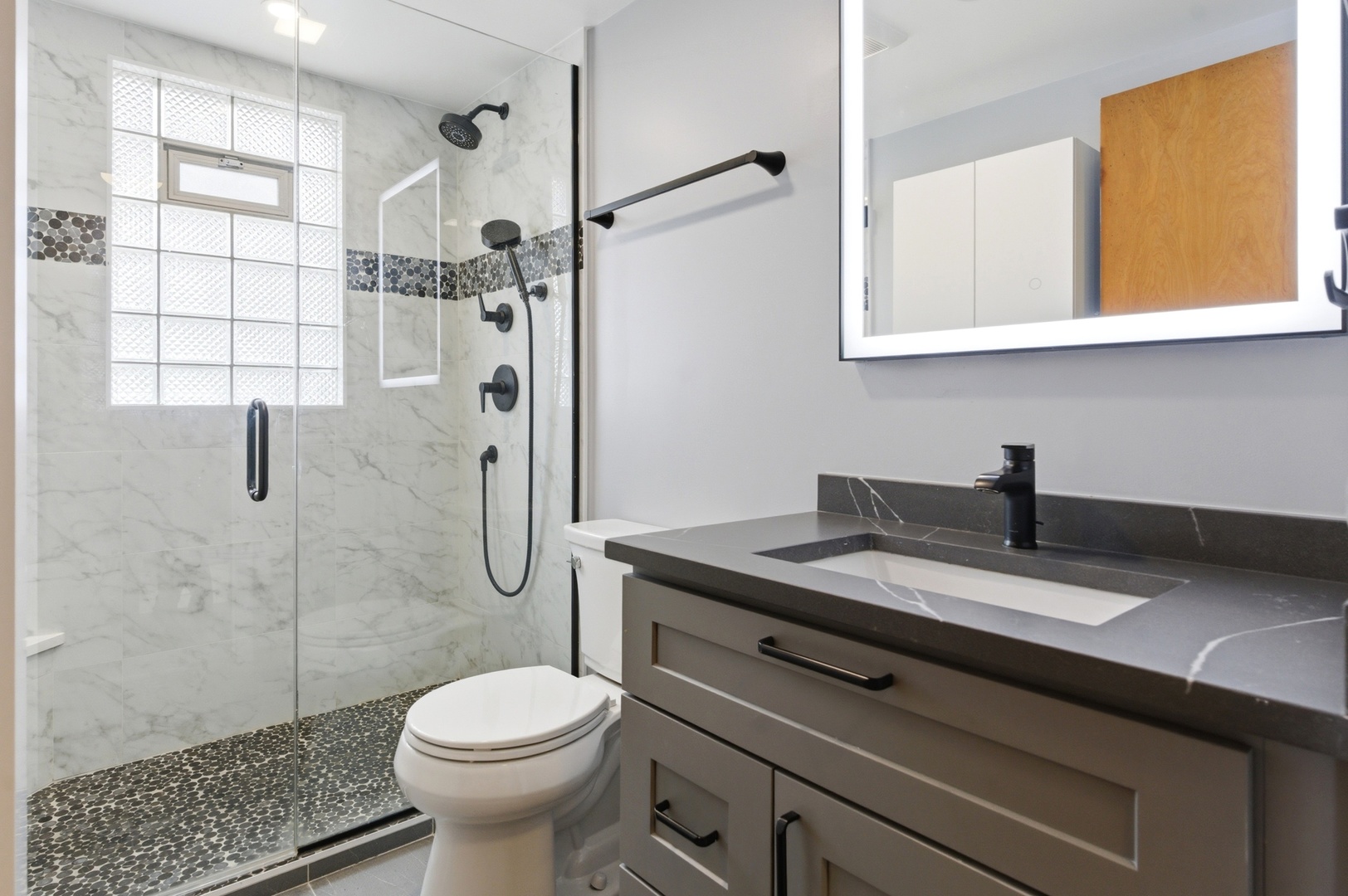 22 S Westlawn Avenue, Aurora, IL 60506