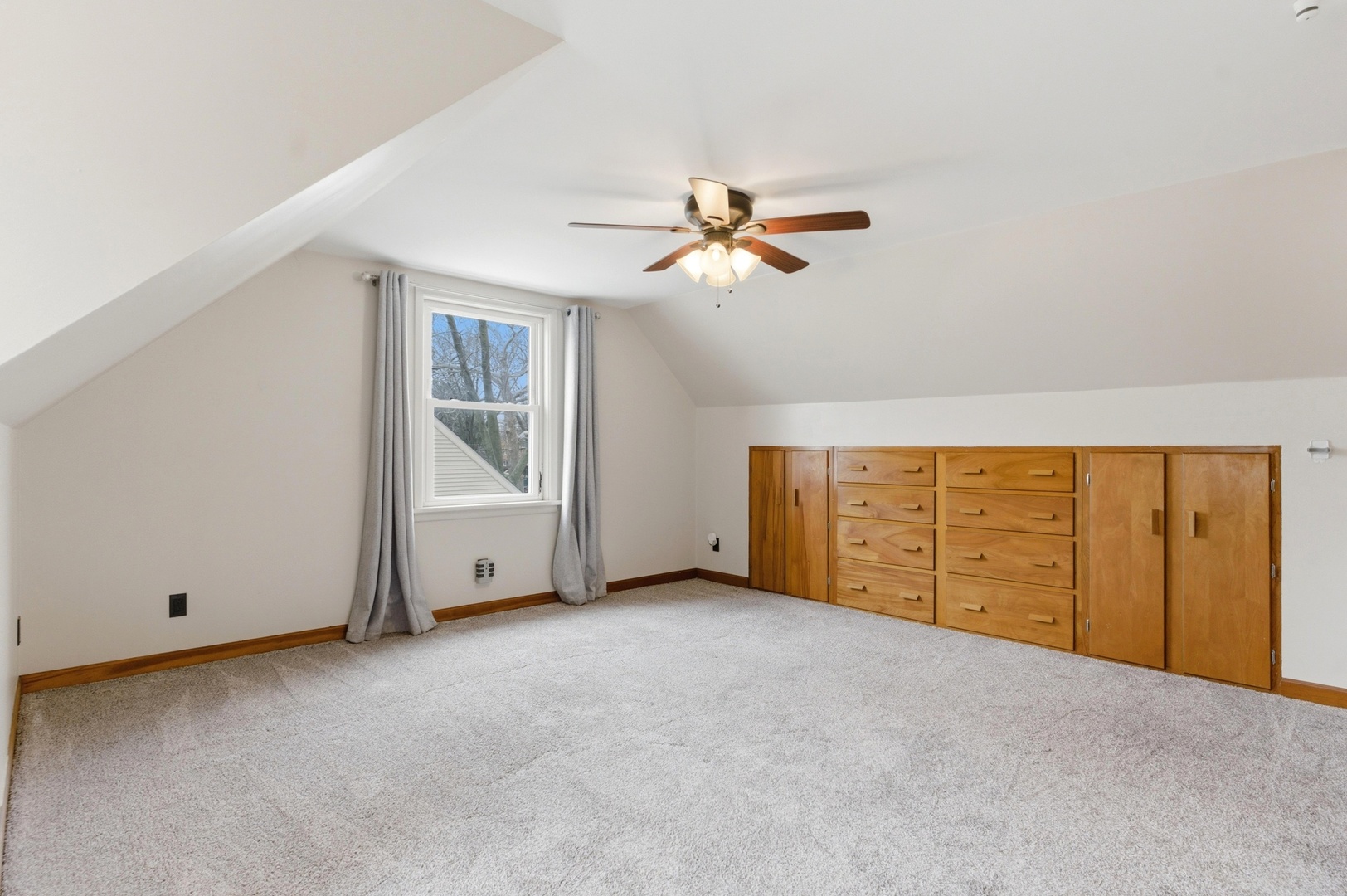 22 S Westlawn Avenue, Aurora, IL 60506